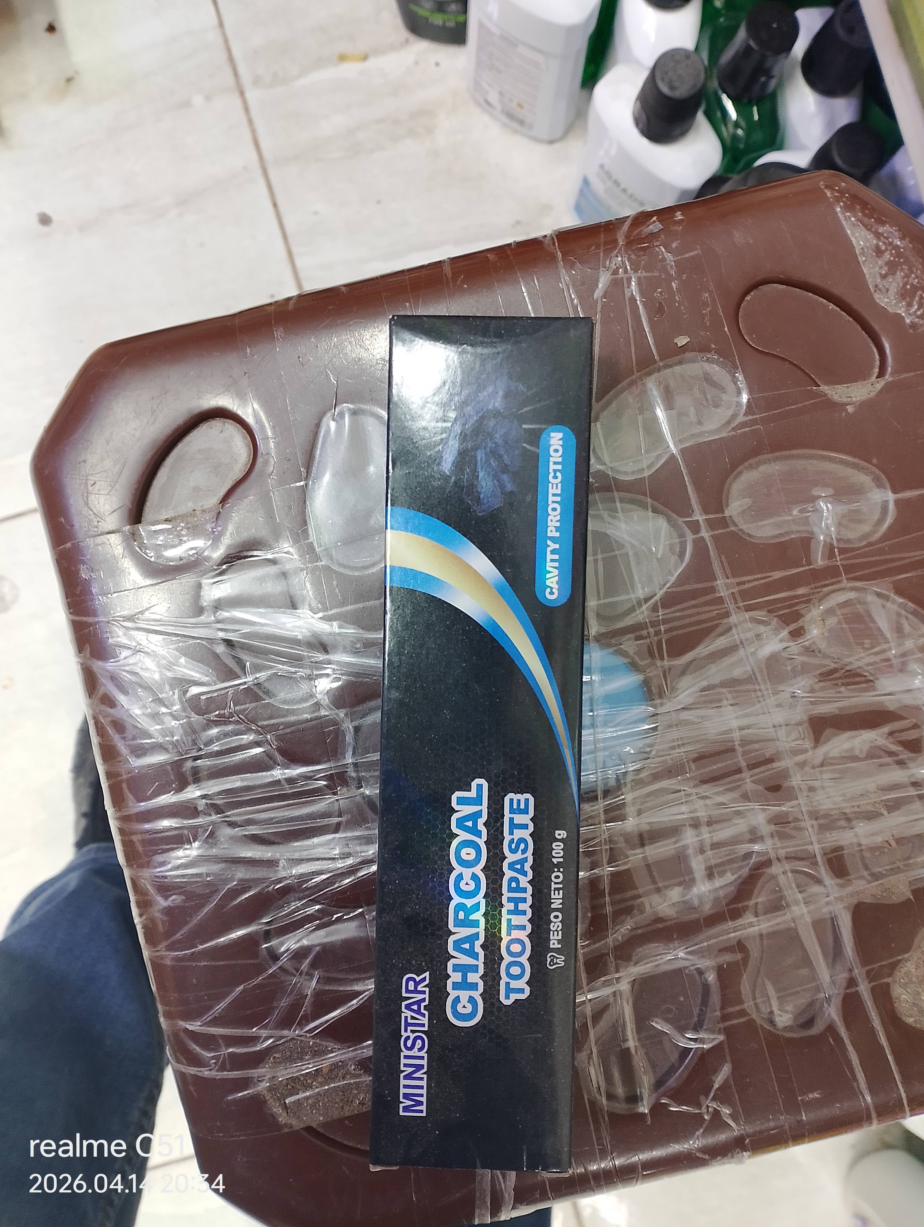 معجون أسنان فحم